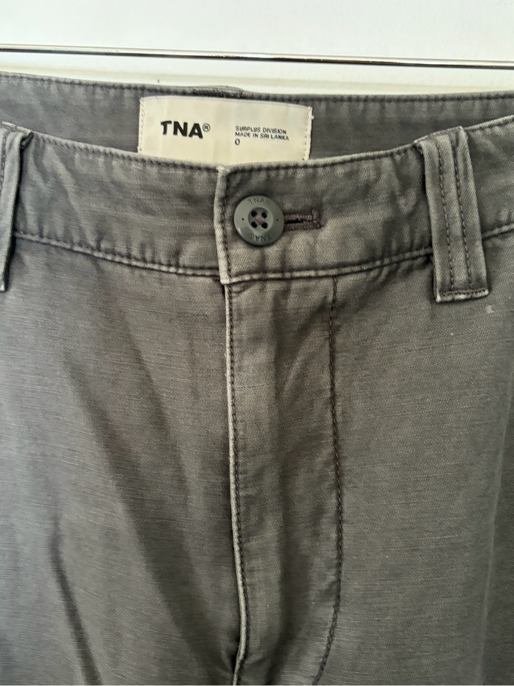 Aritzia TNA - Supply Cargo Pant in Lived-in Coal Grey - 0 - Picture 7 of 15